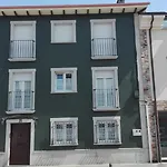 杰尔马纳公寓 *